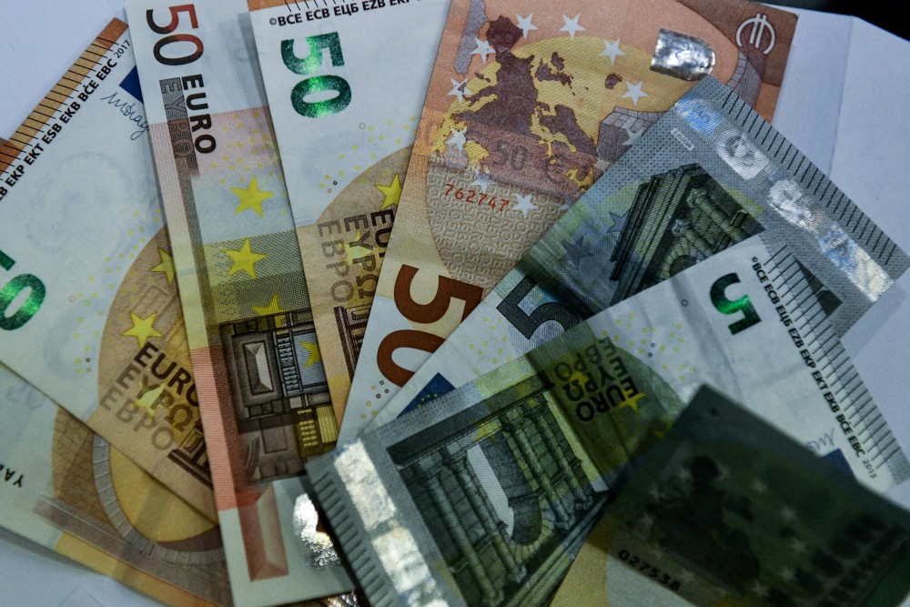 ΟΠΕΚΑ: καταβάλλονται επιδόματα 282 εκατ. ευρώ