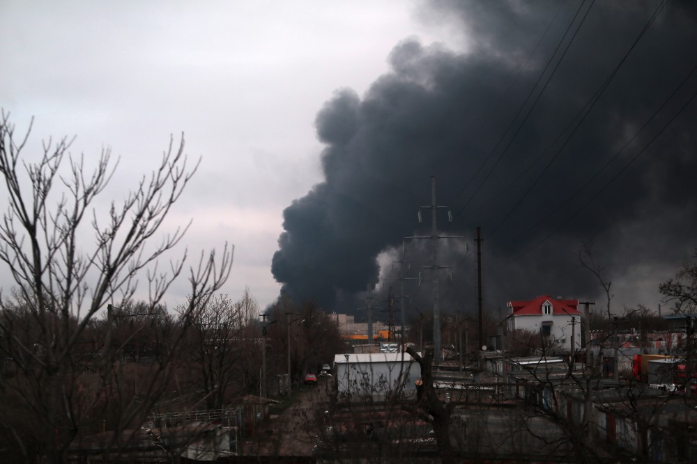 «Ήχησαν σειρήνες, ενεργοποιήθηκε η αεράμυνα»: Η δημοσιογράφος της ΕΡΤ για την έκρηξη στην Οδησσό