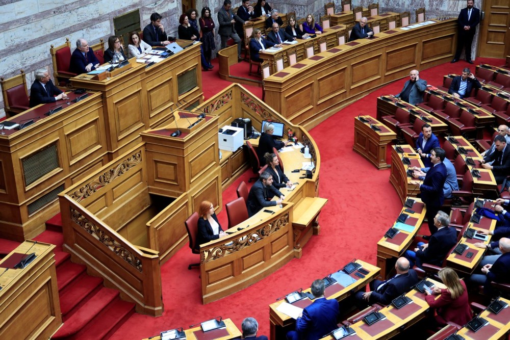 Βουλή: ξεκινά στις 19:00 η συζήτηση της πρότασης δυσπιστίας