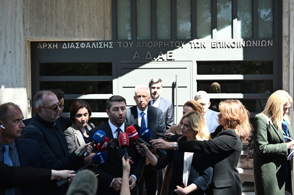 Νίκος Ανδρουλάκης: ο (δημοσκοπικά) πνιγμένος από την... ΑΔΑΕ πιάνεται