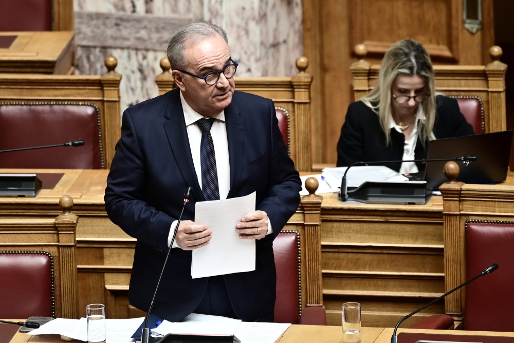 Νέα κόντρα Παπαθανάση - Κωνσταντοπούλου στη Βουλή με αφορμή τα Τέμπη