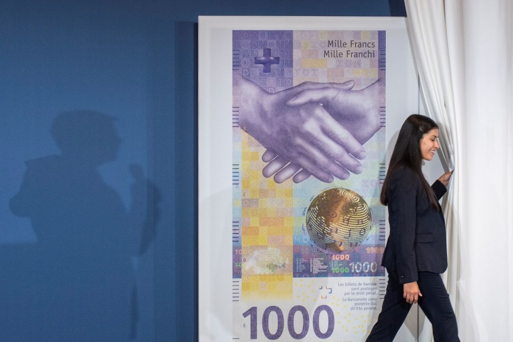 Δανειολήπτες ελβετικού φράγκου: Ο υπουργός Ανάπτυξης μπορεί να δώσει τη λύση