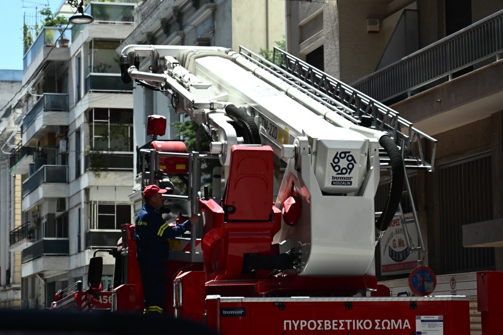 Συναγερμός στον Πειραιά - Μεγάλη φωτιά σε εστιατόριο