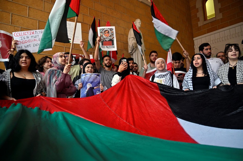 Παλαιστίνιοι φοιτητές λιθοβόλησαν αυτοκίνητα Ευρωπαίων διπλωματών στη Δυτική Όχθη