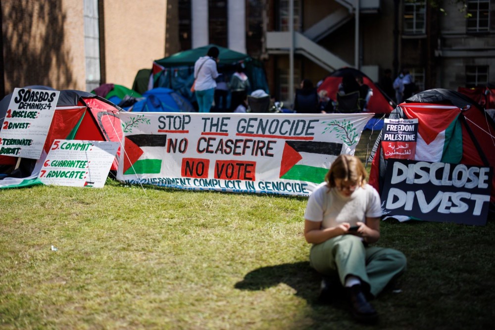Στα βρετανικά πανεπιστήμια έφτασαν οι φοιτητικές κινητοποιήσεις υπέρ των Παλαιστινίων της Γάζας