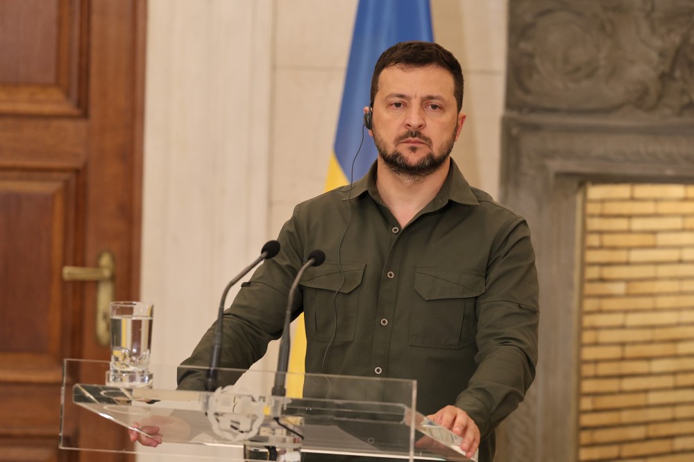 Βολοντίμιρ Ζελένσκι: «Ο Θεός έχει μία ουκρανική σημαία στον ώμο Του»