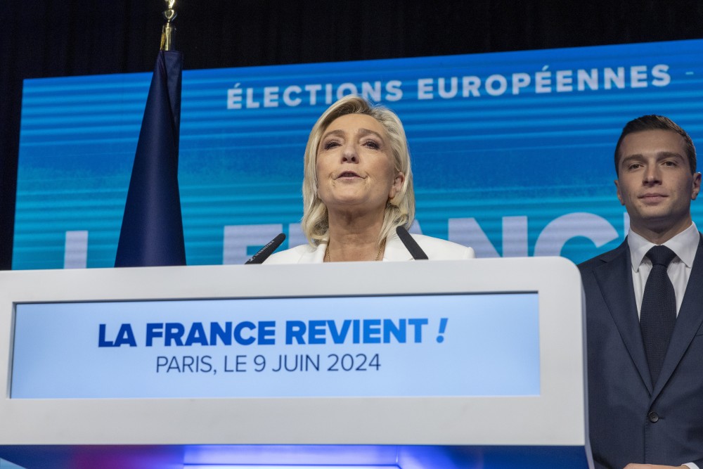 Γαλλία: η δημοσκοπική κυριαρχία Λεπέν παγώνει την Ευρώπη