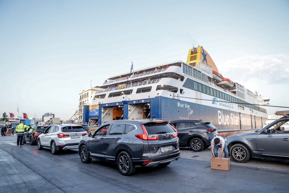 Αργία Αγίου Πνεύματος: αυξημένη η κίνηση στα λιμάνια της Αττικής