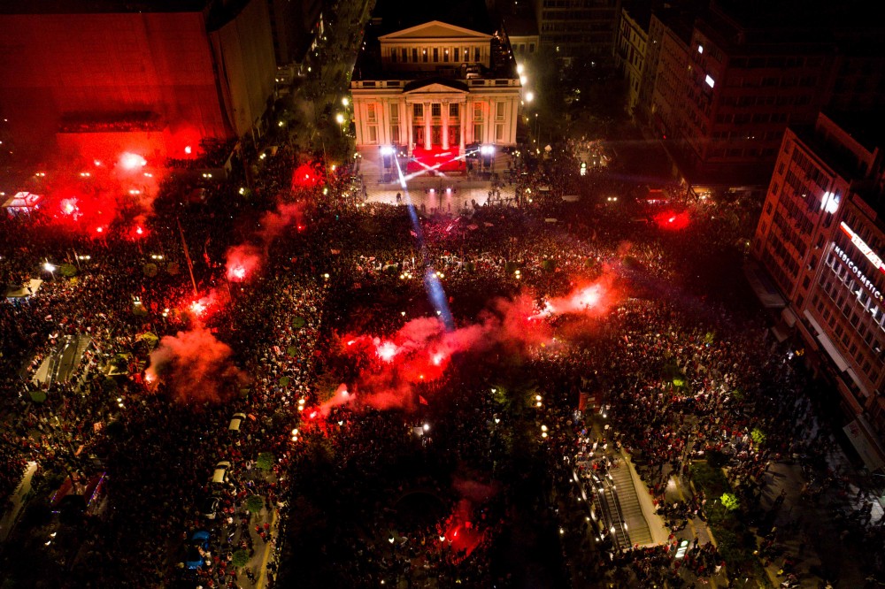 Ολυμπιακός: ολονύχτιο πάρτι σε όλη την Ελλάδα για τον κυπελλούχο Ευρώπης - «Κάηκε» ο Πειραιάς