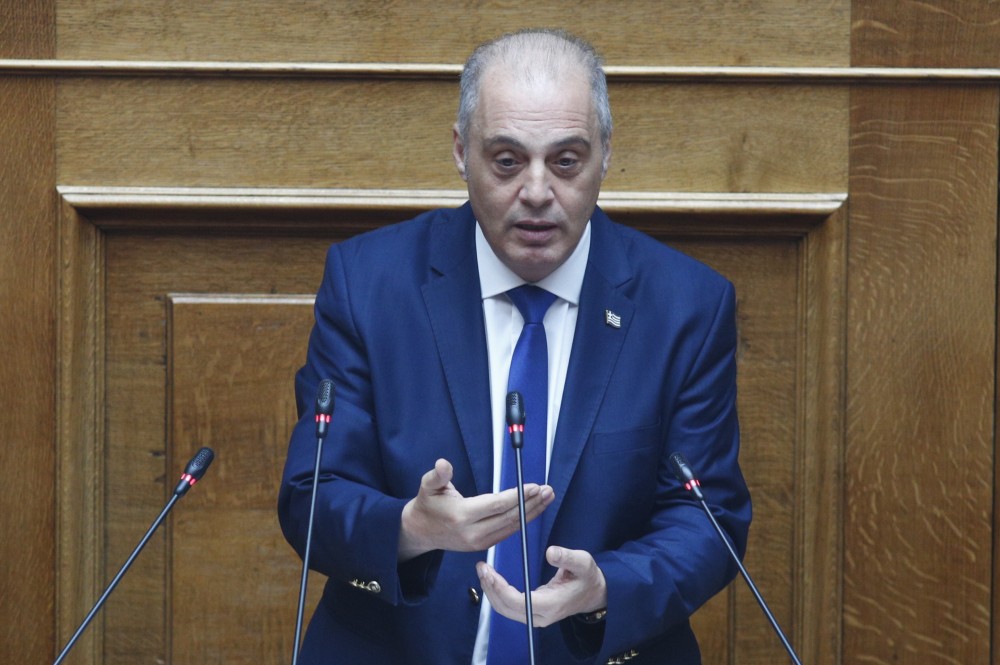 Τον χαβά του ο Βελόπουλος: «Βλέπει» πολιτική απάτη στον ανασχηματισμό και ζητεί εκλογές