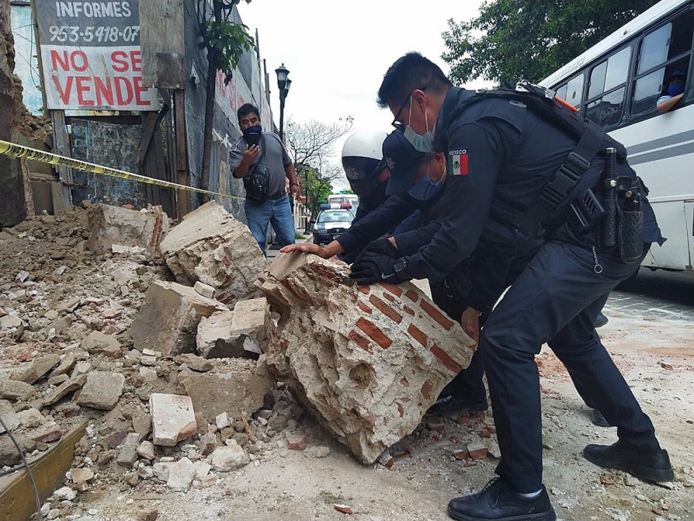 Τουλάχιστον δύο νεκροί από τον ισχυρό σεισμό στο Μεξικό (vid)