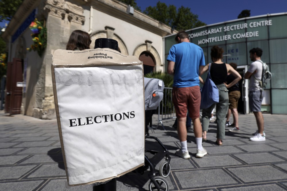 Γαλλία: σε διαβουλεύσεις τα πολιτικά κόμματα εν όψει του δεύτερου γύρου εκλογών