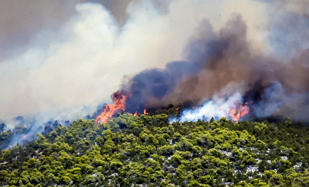 Πυροσβεστική: μάχες σε δεκάδες μέτωπα- Δύσκολη η φωτιά στην Εύβοια