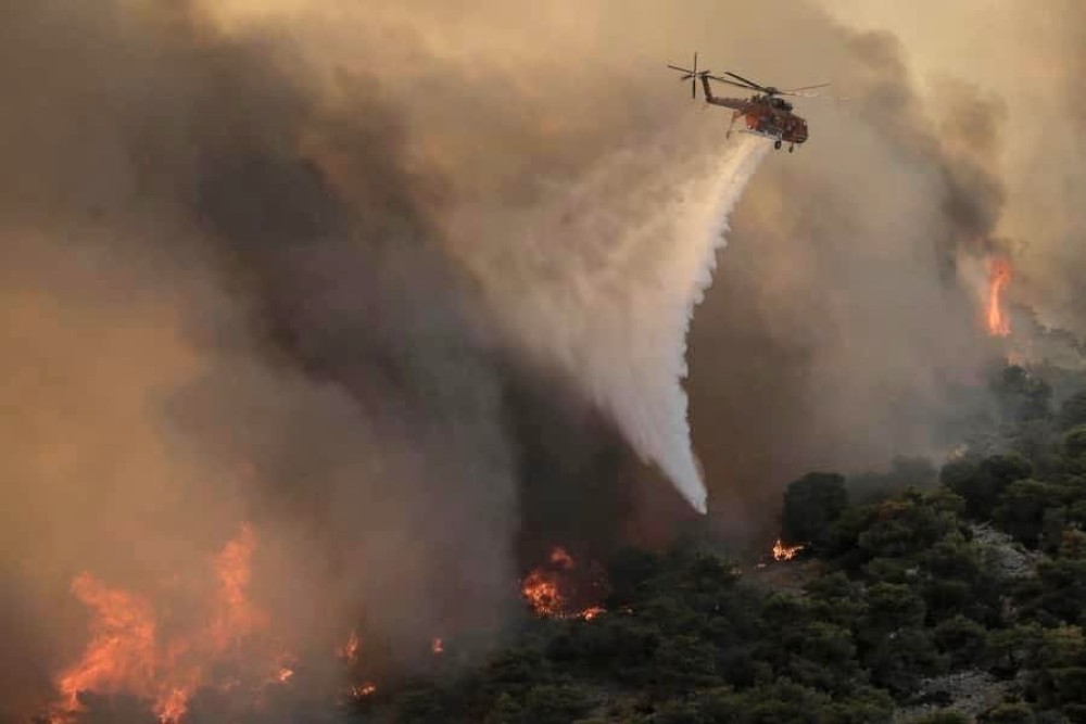 Δράμα: ενισχύονται οι πυροσβεστικές δυνάμεις για την κατάσβεση της φωτιάς στο Φαλακρό