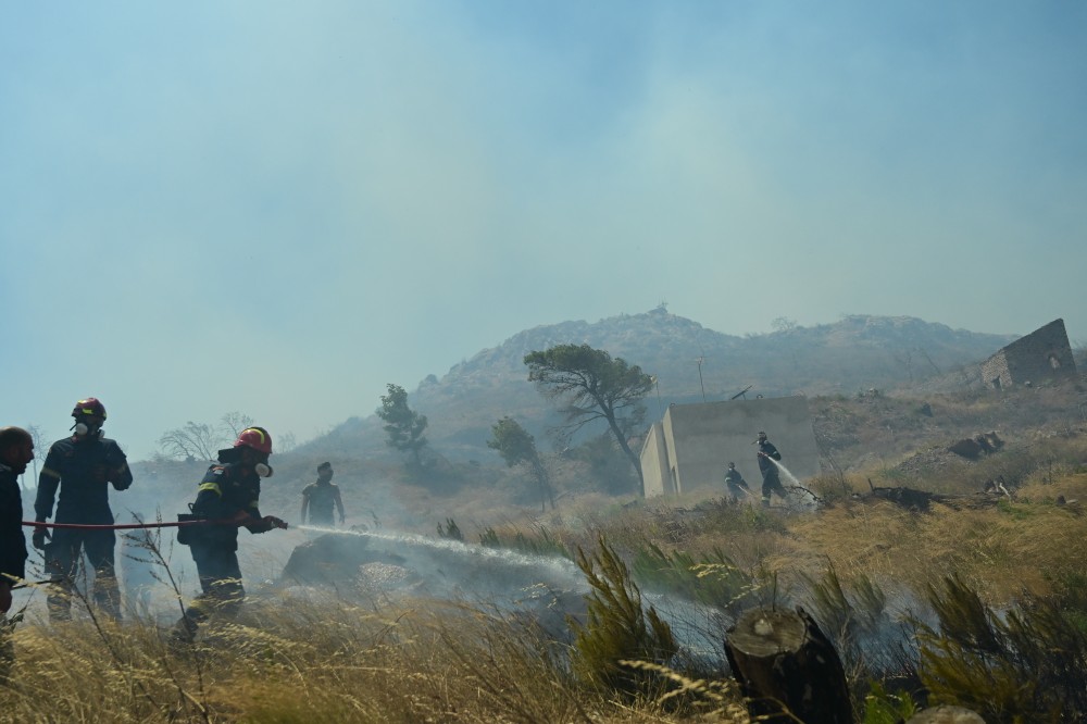 Οι κυκλοφοριακές ρυθμίσεις στην Κερατέα λόγω πυρκαγιάς
