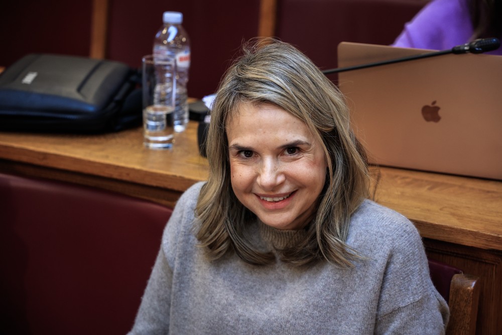 Έσφιξαν οι ζέστες στο ΠΑΣΟΚ - Μιλένα Αποστολάκη: Νιώθω έτοιμη για πρωθυπουργός