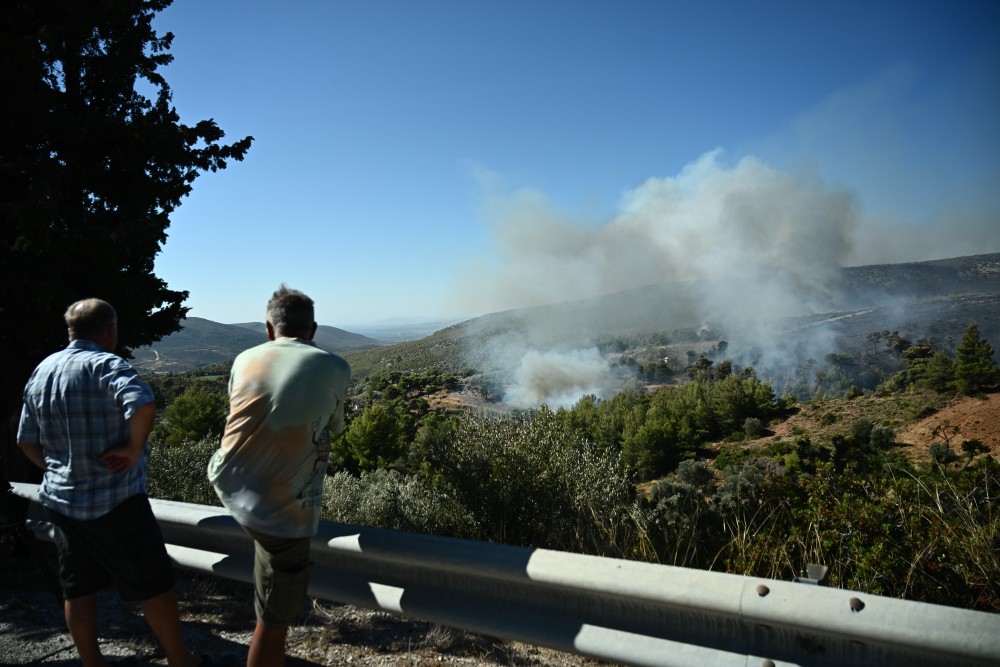 Συνεχή μηνύματα για εκκένωση οικισμών - Νέο 112 σε Νταού Πεντέλης και Καλλιτεχνούπολη