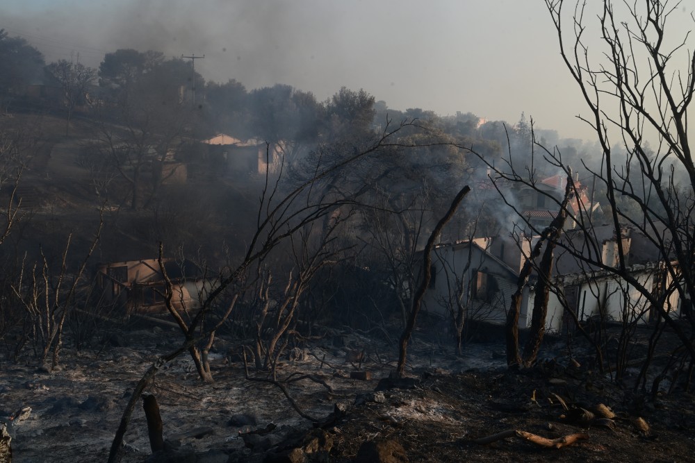 Δυο συλλήψεις για πυρκαγιές από πρόθεση και κατ’ εξακολούθηση στη Νέα Μάκρη - Αναζητείται ένας ανήλικος