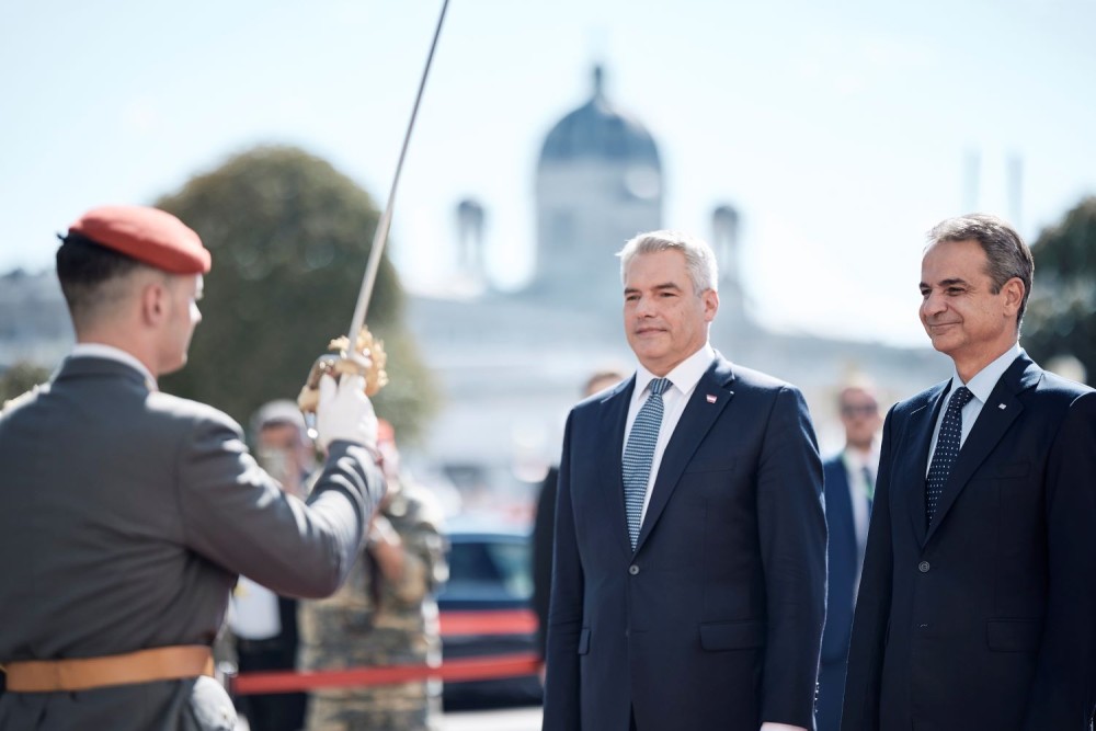 Μητσοτάκης από Βιέννη: Η Ελλάδα δεν θα δεχθεί να επωμιστεί δυσανάλογα μεγάλο βάρος για το μεταναστευτικό