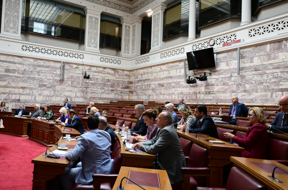 Βουλή: live η συνεδρίαση της Επιτροπής Θεσμών και Διαφάνειας για τις υποκλοπές