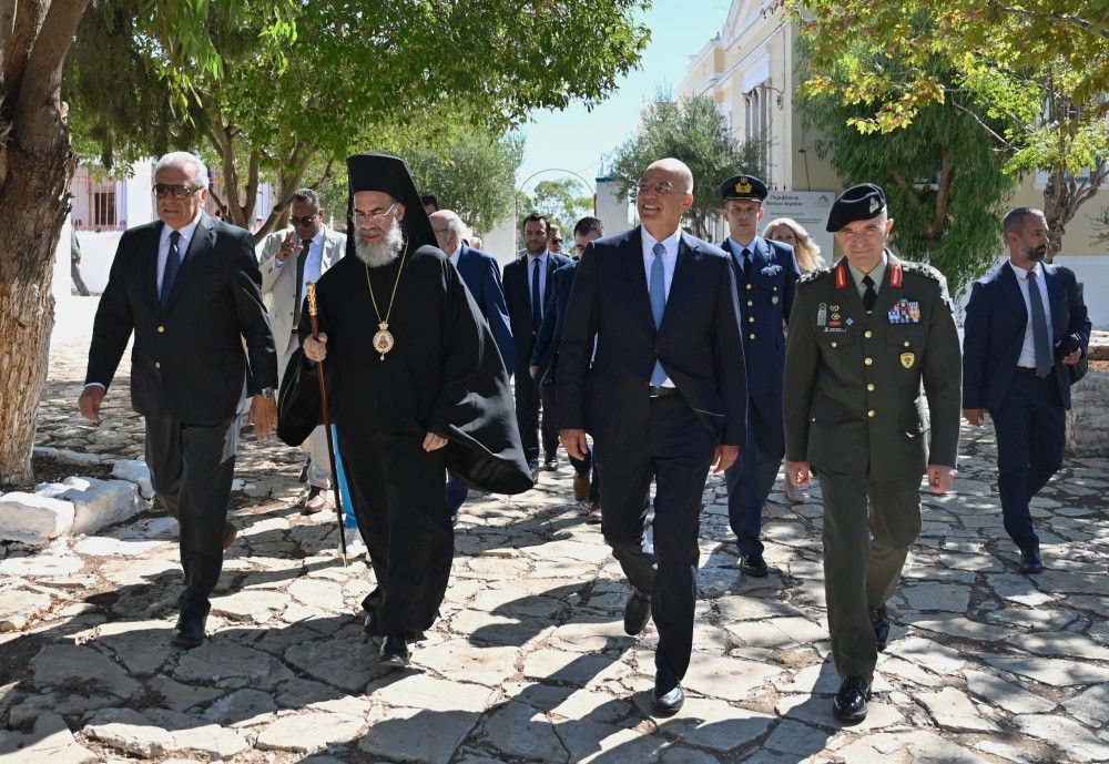 Ελληνοτουρκικά - στο στόχαστρο του Ομέρ Τσελίκ ο Νίκος Δένδιας για την ΑΟΖ: «Τα λόγια του θα πνιγούν στο Αιγαίο»