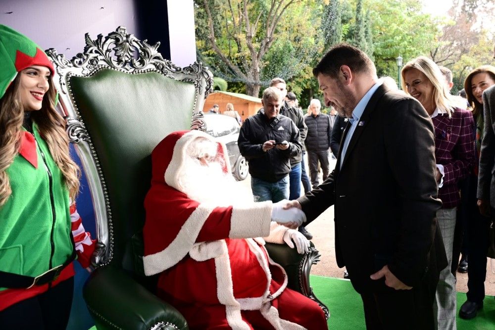 Περιφέρεια Αττικής: Την Κυριακή η φωταγώγηση του Χριστουγεννιάτικου χωριού στο Πεδίον του Άρεως