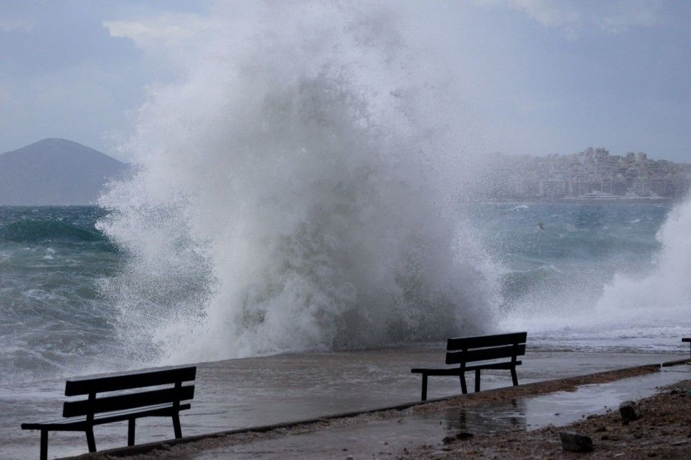 Η κακοκαιρία «Bora» πλήττει τη Λήμνο - Έντονα φαινόμενα και στη Θεσσαλία