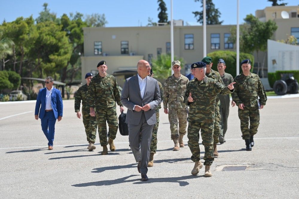 Έκτακτες κρίσεις στις Ένοπλες Δυνάμεις με εντολή του Νίκου Δένδια