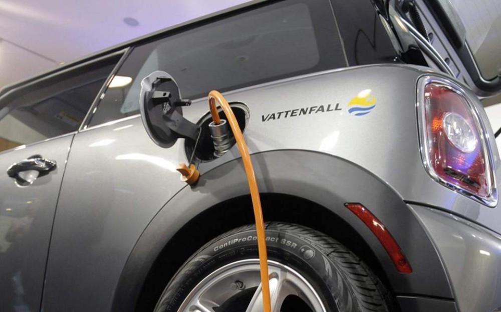 Υπουργείο Ενέργειας: Τον Αύγουστο ανοίγει η πλατφόρμα για χρηματοδότηση αγοράς ηλεκτροκίνητου αυτοκινήτου