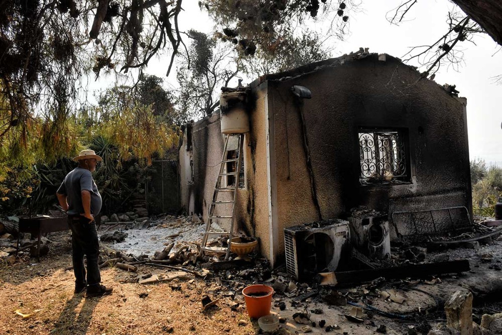 Κεχριές Κορινθίας: Συνεχίζεται για τρίτη μέρα η μάχη με τη φωτιά