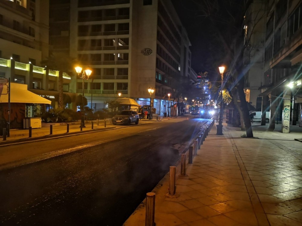 Δήμος Αθηναίων: Συνεχίζονται μέρα και νύχτα οι ασφαλτοστρώσεις σε δρόμους της πόλης