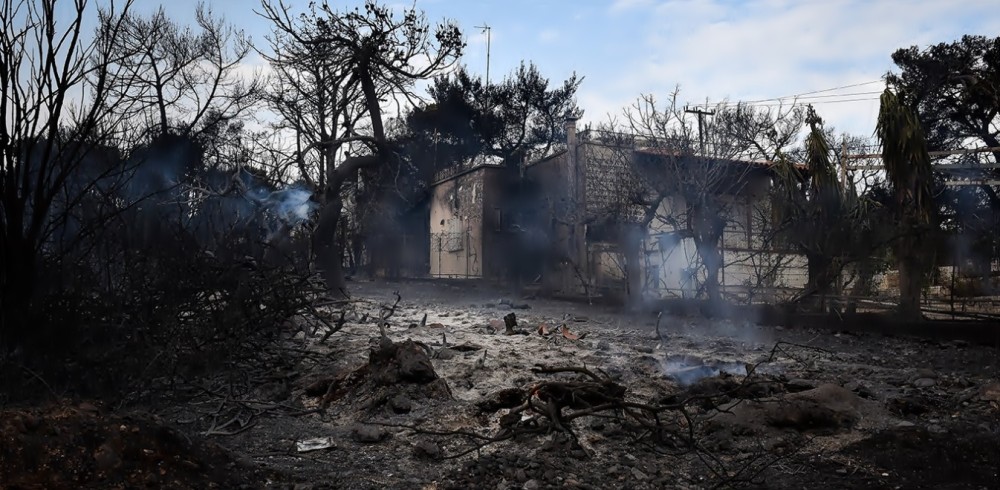 Απειλές και εκβιασμοί μετά τη φωτιά στο Μάτι: «Θάψ&#8217; τα γιατί θα σε σκίσουμε»