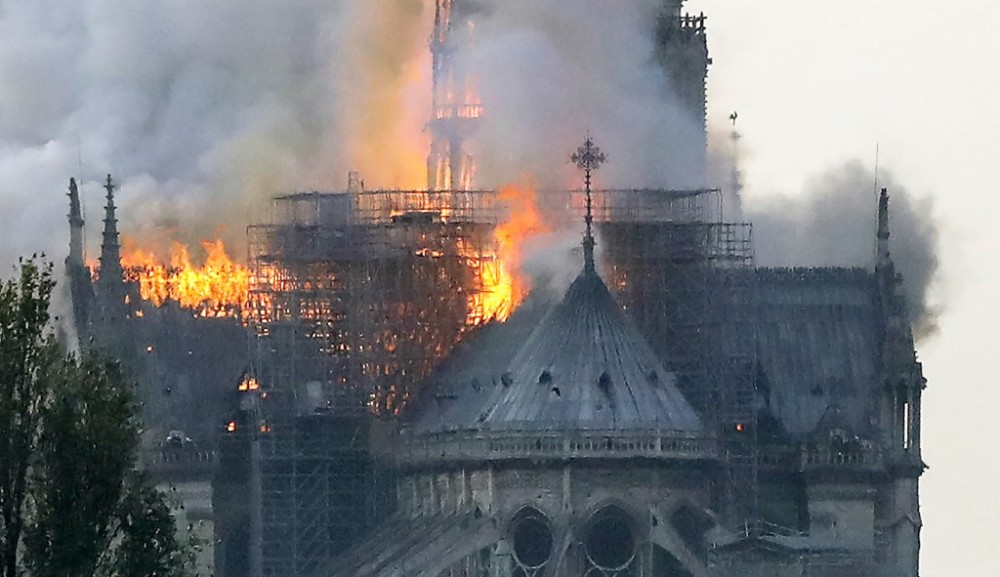 Παναγία των Παρισίων: Θα ανοικοδομηθεί ακριβώς όπως ήταν πριν την φωτιά