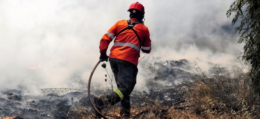Πυρκαγιά στην περιοχή Βάρης-Κορωπίου &#8211; Εκκενώθηκαν τα χωριά SOS και ένα γηροκομείο