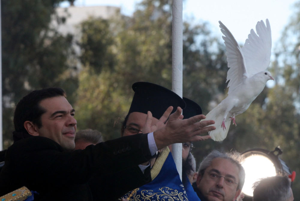 Οι «σκανταλιές» του Αλέξη και το… μπαλκονοπερίστερο