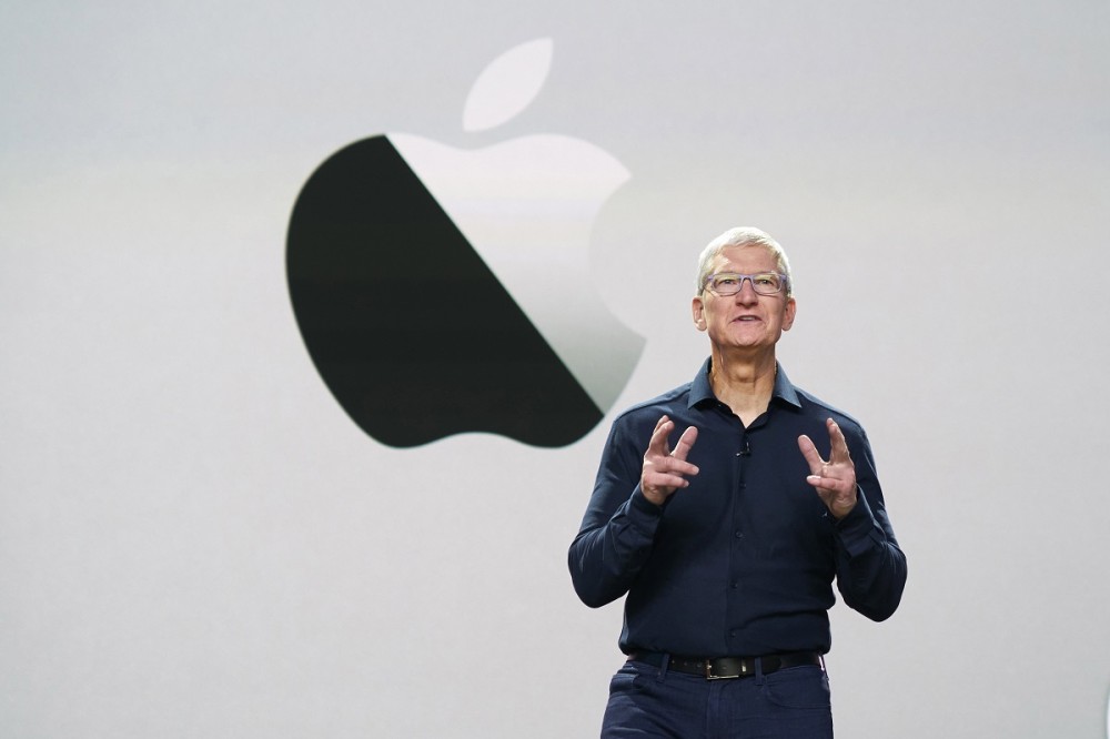 Πώς ο ισχυρός άνδρας της Apple έγινε δισεκατομμυριούχος