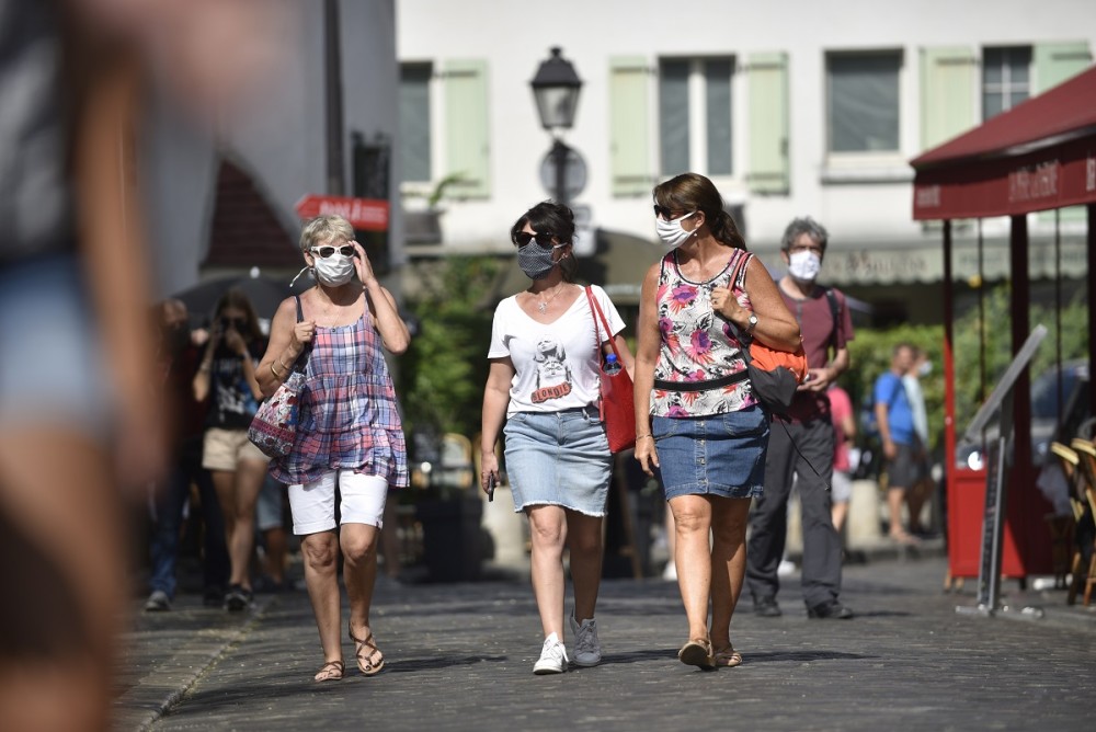 Μάσκες και στους δρόμους πλέον για τους Παριζιάνους