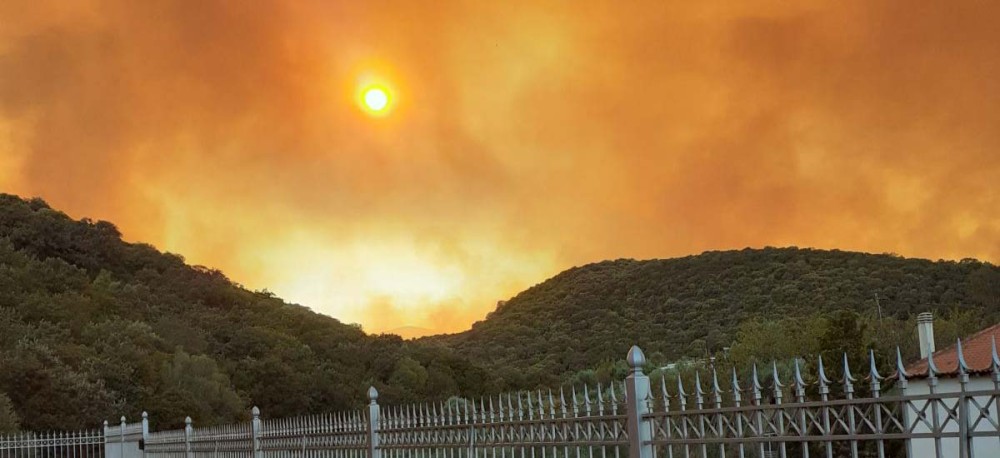 Φωτιά στη Μάνη: Μάχη με τις αναζωπυρώσεις