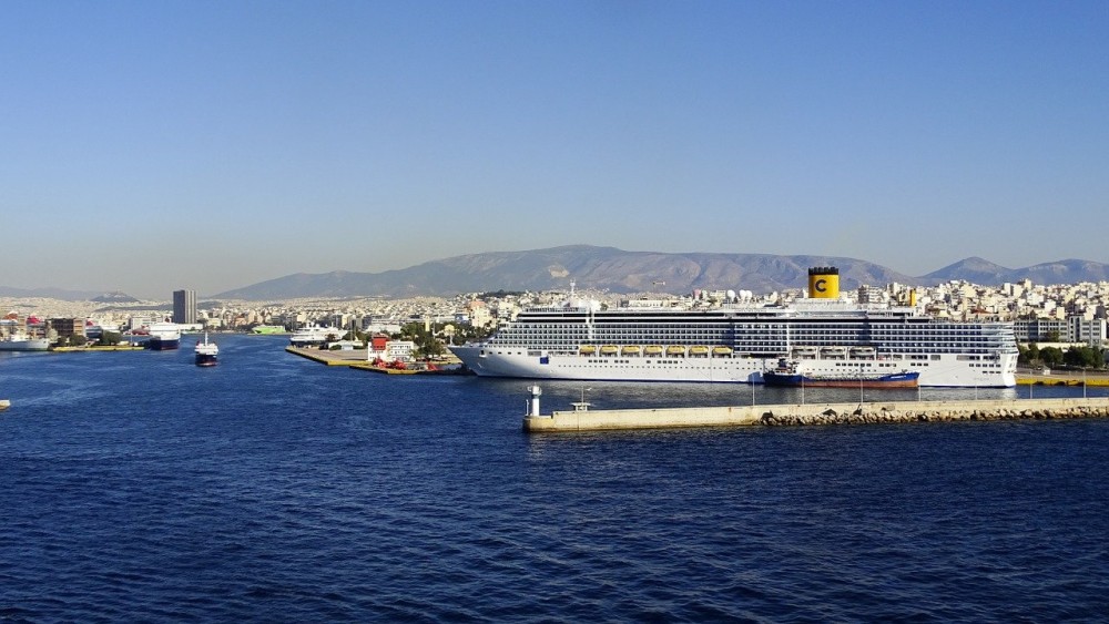 Μεγάλες ουρές στο λιμάνι του Πειραιά