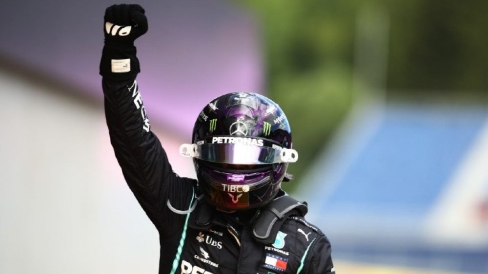F1: Τρίτη σερί νίκη ο Χάμιλτον- Τερμάτισε με κλαταρισμένο λάστιχο