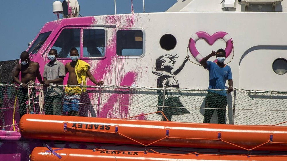 Ιταλία: Μεταφέρθηκαν στη στεριά 49 μετανάστες που διέσωσε το «Louise Michel»