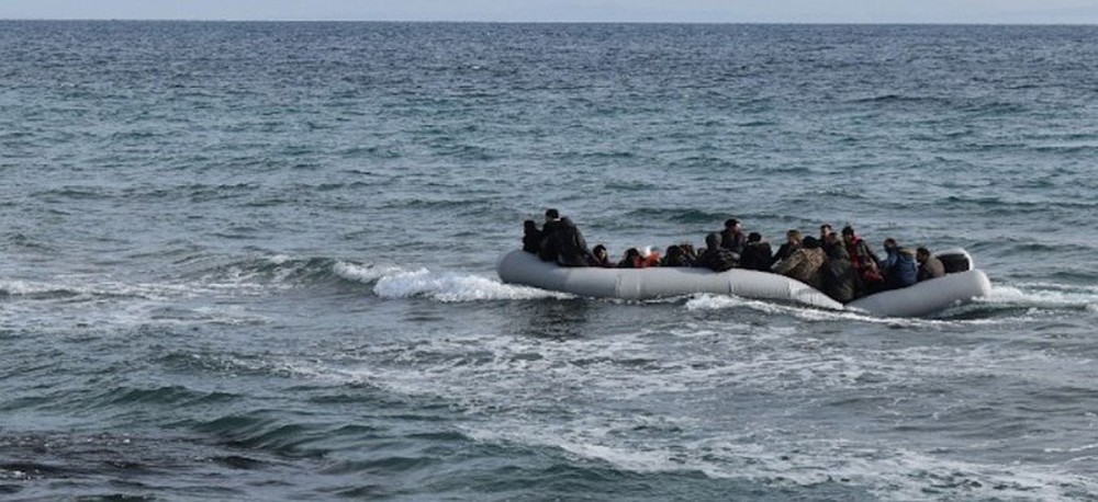 Τουλάχιστον 3 νεκροί από την έκρηξη στη βάρκα που μετέφερε μετανάστες στην Ιταλία