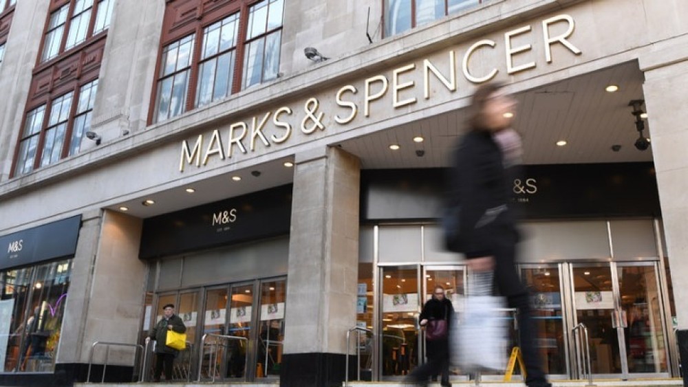 Βρετανία: Η αλυσίδα καταστημάτων Marks and Spencer καταργεί 7.000 θέσεις εργασίας