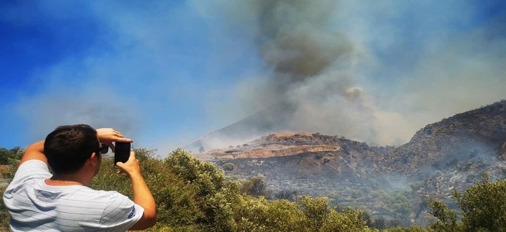 Πυρκαγιά στις Μυκήνες: Υπό μερικό έλεγχο η φωτιά