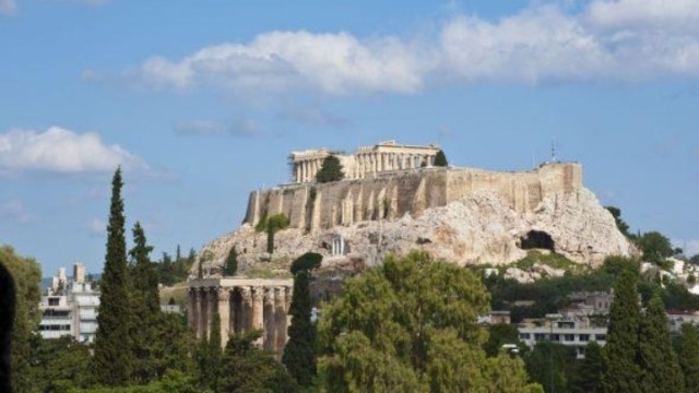 Bloomberg: Η Ελλάδα επέστρεψε στην «ελίτ της επενδυτικής βαθμίδας»