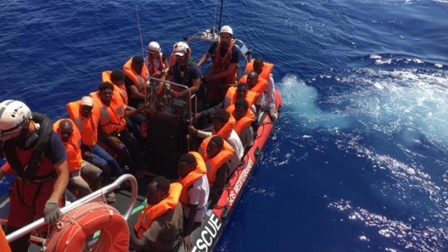 Ηράκλειο: εντοπίστηκε πλοιάριο με 60 μετανάστες νότια της Κρήτης