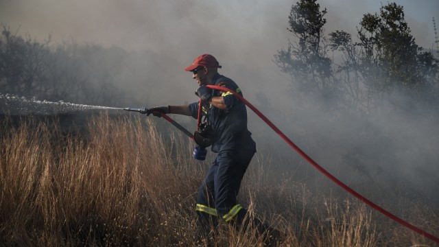 Σάμος: πυρκαγιά σε δασική έκταση στο Άνω Βαθύ