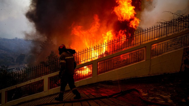 Μάχη σε πολλά πύρινα μέτωπα - 209 νέες φωτιές τις τελευταίες 3 ημέρες