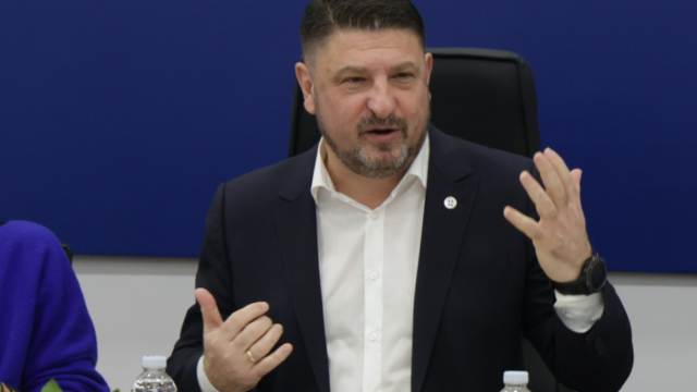Στα εγκαίνια δύο σχολείων της Αττικής ο Χαρδαλιάς