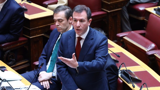 Τα 11,5 ευρώ του Δουδωνή και οι επικίνδυνες… αναλύσεις του ΠΑΣΟΚ